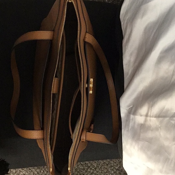 Michael Kors Maddie medium Crossgrain Leather Tote - Picture 3 of 4